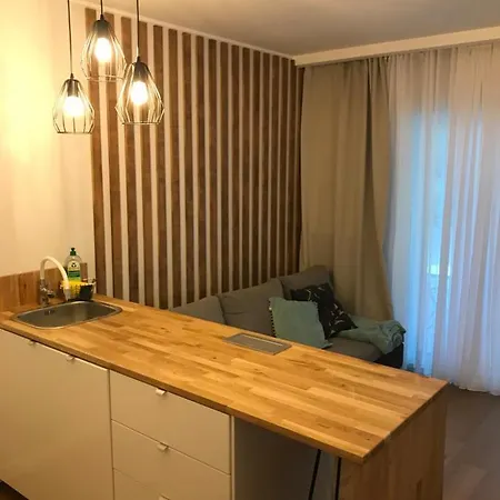 Апартаменти Yellow Stone